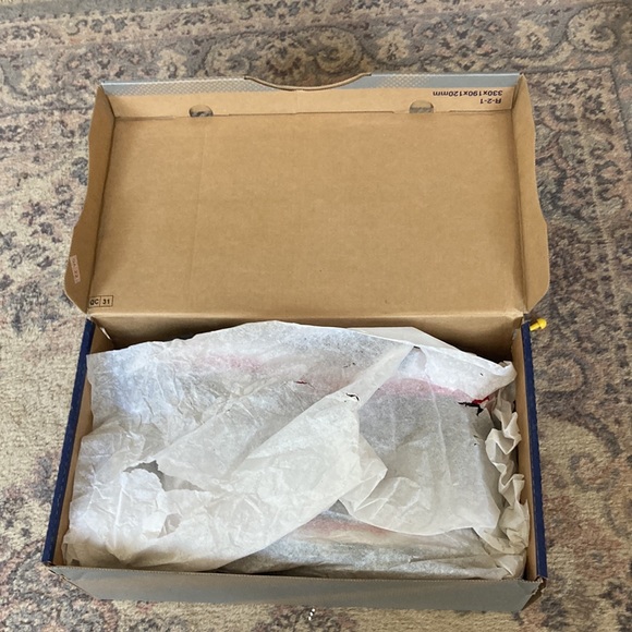 Brand new pair of ASICS Oracles in the original box. - Picture 7 of 9